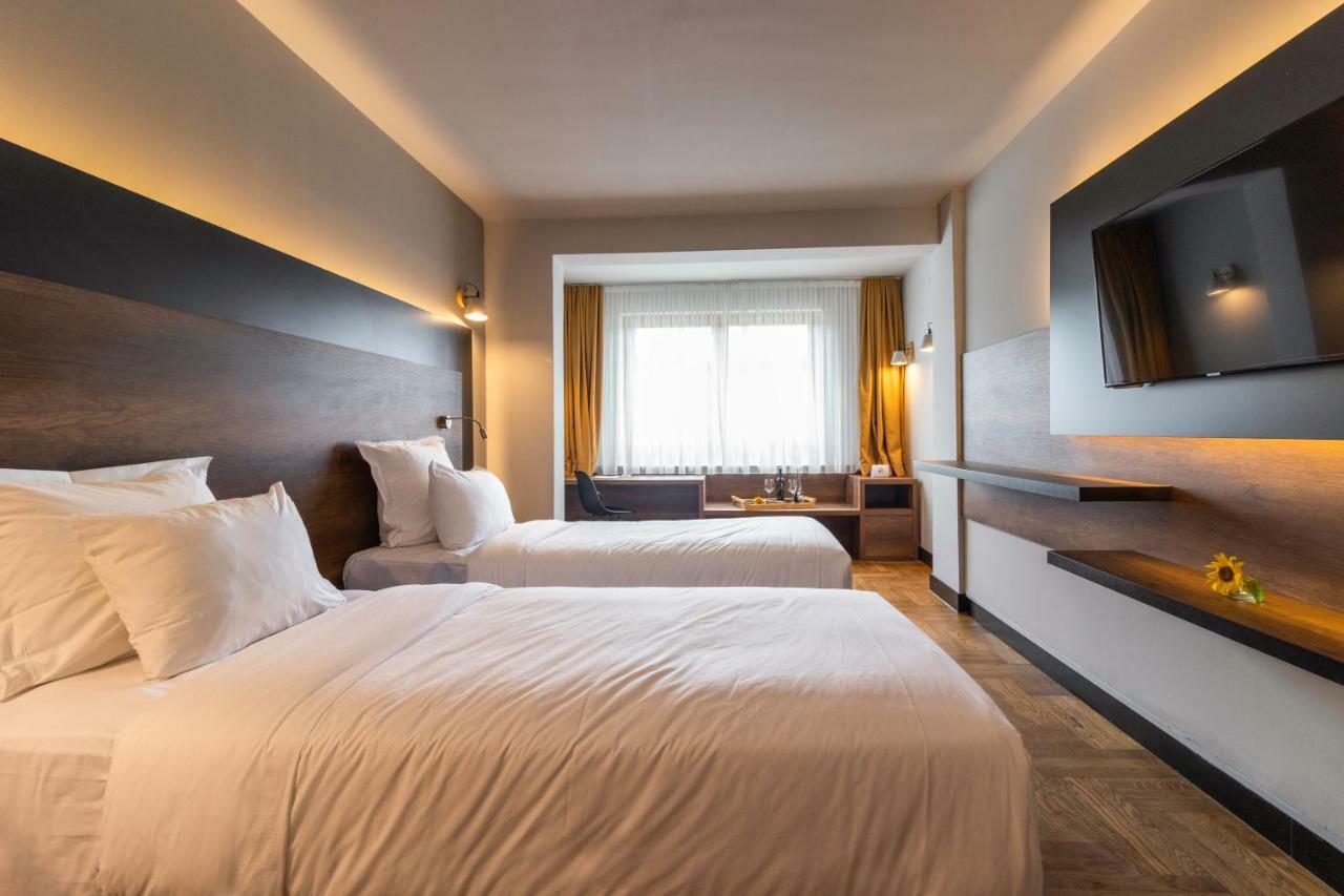 Next Door Park Hotel Skopje Ngoại thất bức ảnh