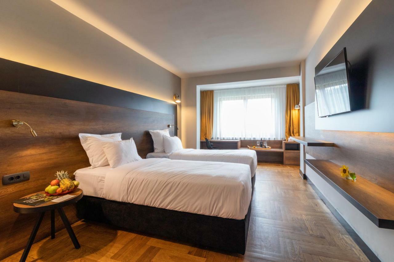 Next Door Park Hotel Skopje Ngoại thất bức ảnh