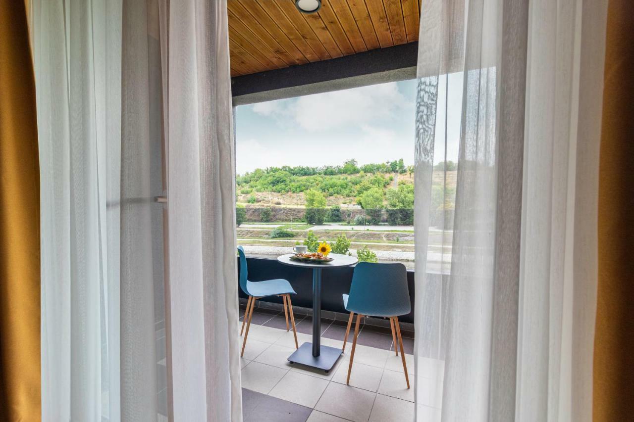 Next Door Park Hotel Skopje Ngoại thất bức ảnh